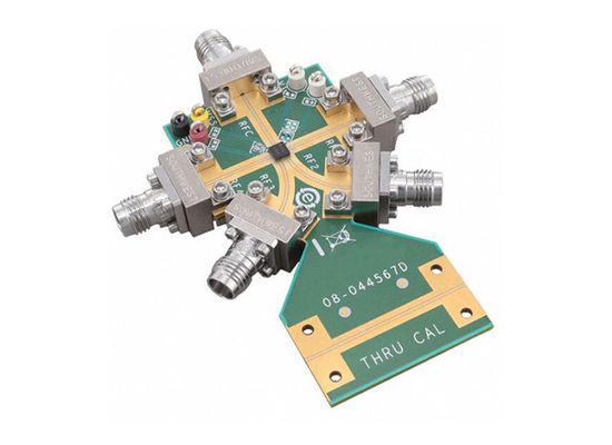 ADRF5046-EVALZ Gömülü Çözümler ADRF5046 SP4T Anahtar Değerlendirme Kartı