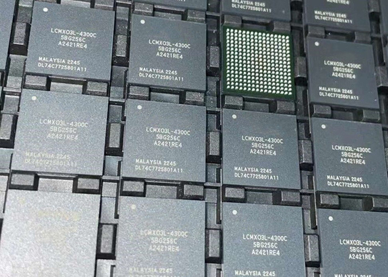 Alan Programlanabilir Geçit Dizisi LCMXO3L-4300C-5BG256C 4320LUTs MachXO3 Programlanabilir Mantık IC CSFBGA-256